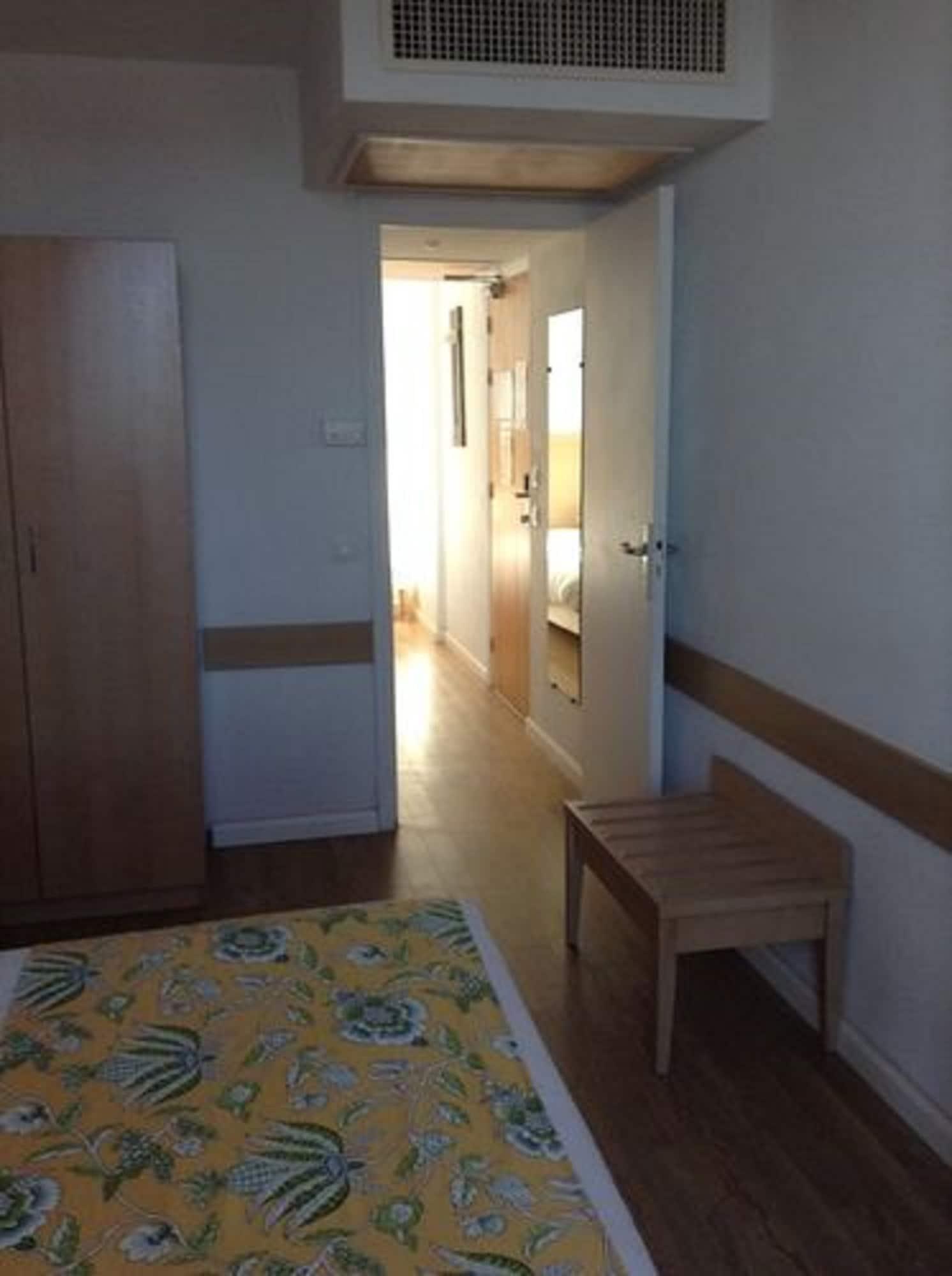 La Flore Hotel 3*